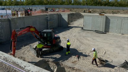 Avanzan las obras del CDM Sur de Zaragoza en el barrio de Valdespartera.