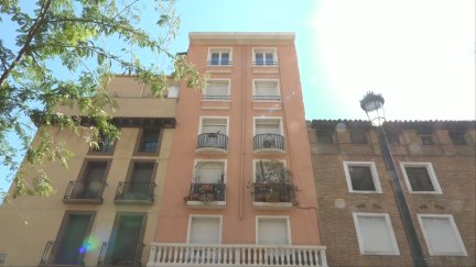 Edificio que fue desalojado de la plaza Santo Domingo