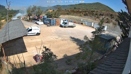 El humo, al fondo, en la imagen captada por la cámara de videovigilancia.