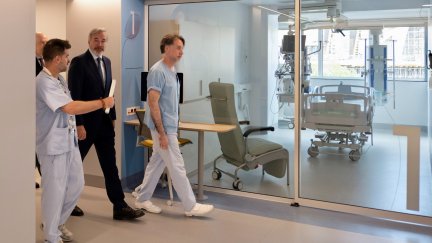 El presidente de Aragón, Jorge Azcón, visitando las nuevas instalaciones