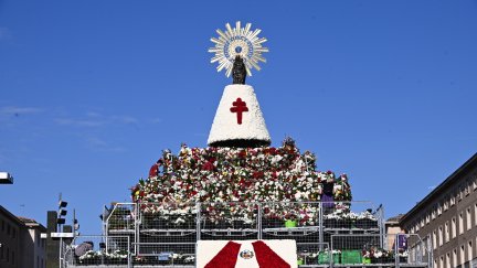 (Foto de ARCHIVO)Ofrenda floral a la Virgen del Pilar, a 12 de octubre de 2025, en Zaragoza, Aragón (España).