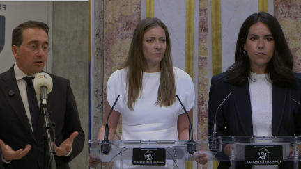 José Manuel Albares, Ester Muñoz (PP) y Pepa Millán (Vox)