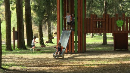 Familias y niños ya disfrutan del nuevo espacio de ocio en Jaca con entrada gratuita.