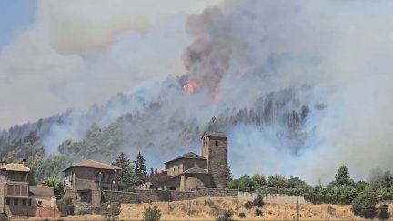 El incendio de Las Peñas de Riglos se ha dado por extinguido, tras calcinar alrededor de 14.000 hectáreas.