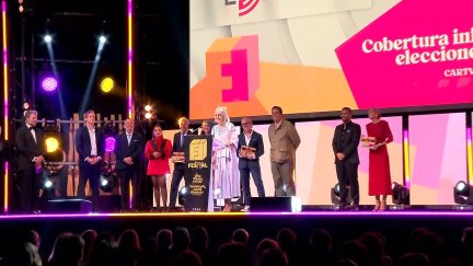La directora general de la CARTV, Raquel Fuertes. ha recogido el galardón en Vitoria
