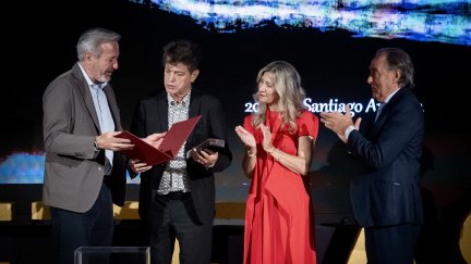 Santiago Auserón recibe el Premio de las Letras Aragonesas.