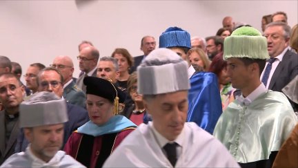 La Universidad San Jorge (USJ) da la bienvenida al nuevo curso con más de 1.300 alumnos de nuevo ingreso.