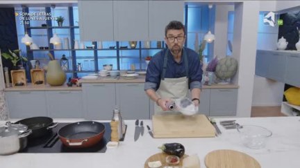 Programa gastronómico con Daniel Yranzo que pretende entretener, divertir y enseñar entre fogones los secretos de la cocina como siempre con mucho humor. ´La Pera Limonera´ propone desde comidas tradicionales a platos exóticos pasando por recetas de otros lugares del país, dando siempre un toque limonero y aragonés a cada uno de ellos utilizando ingredientes de la tierra y demostrando que la cocina puede ser sencilla, económica y no por ello aburrida.