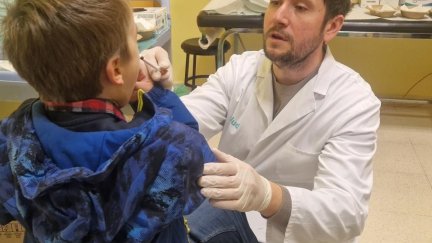 Vacunar a los niños y jóvenes contra la gripe protege su salud y reduce hospitalizaciones.REMITIDA / HANDOUT por GOBIERNO DE ARAGÓNFotografía remitida a medios de comunicación exclusivamente para ilustrar la noticia a la que hace referencia la imagen, y citando la procedencia de la imagen en la firma03/12/2025