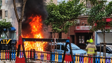 Uno de los incendios de contendores provocados presuntamente por el detenido en Zaragoza.