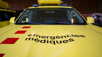 Ambulancia en la sede del SEM, en L'Hospitalet de Llobregat (Barcelona).