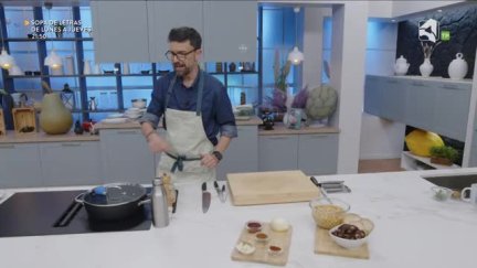 Programa gastronómico con Daniel Yranzo que pretende entretener, divertir y enseñar entre fogones los secretos de la cocina como siempre con mucho humor. ´La Pera Limonera´ propone desde comidas tradicionales a platos exóticos pasando por recetas de otros lugares del país, dando siempre un toque limonero y aragonés a cada uno de ellos utilizando ingredientes de la tierra y demostrando que la cocina puede ser sencilla, económica y no por ello aburrida.