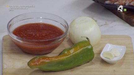 Programa gastronómico con Daniel Yranzo que pretende entretener, divertir y enseñar entre fogones los secretos de la cocina como siempre con mucho humor. ´La Pera Limonera´ propone desde comidas tradicionales a platos exóticos pasando por recetas de otros lugares del país, dando siempre un toque limonero y aragonés a cada uno de ellos utilizando ingredientes de la tierra y demostrando que la cocina puede ser sencilla, económica y no por ello aburrida.