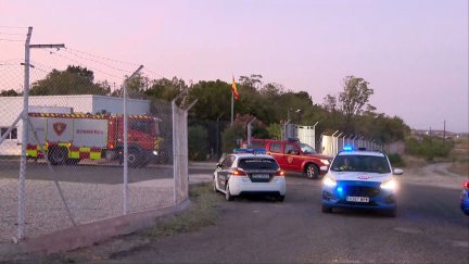 Un incendio que se ha originado en la empresa Instalaza de Cuarte de Huerva ha quedado controlado en una hora.