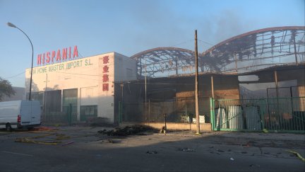 Nave incendiada en el polígono industrial de Cogullada, en Zaragoza