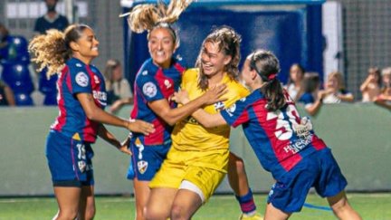 Las jugadoras de la SDH celebrando la clasificación en primera ronda