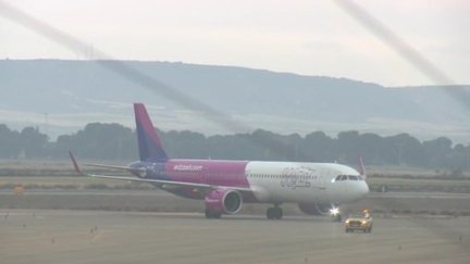Un avión de Wizz Air, en el aeropuerto de Zaragoza, en una imagen de archivo