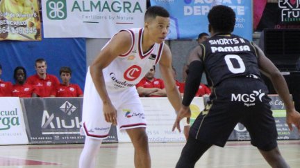 Imagen del encuentro de pretemporada entre Casademont Zaragoza y Valencia Basket
