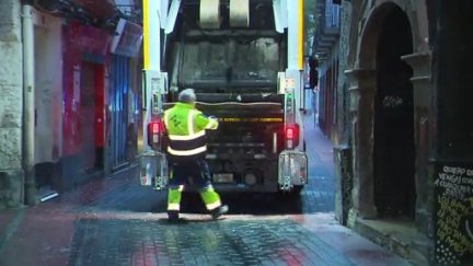 Los operarios de limpieza trbajarán casi con normalidad durante las fiestas.