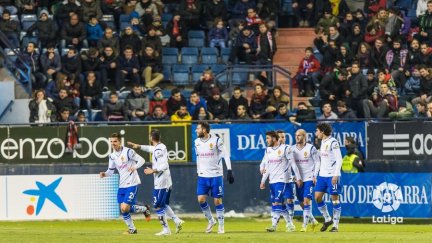 Los jugadores del Real Zaragoza celebrando en el 0 a 1 en Pamplona, primero de los tres desplazamientos consecutivos que afrontó el equipo en la temporada 14-15