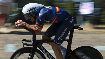 Pablo Castrillo luciendo el maillot de campeón de España
