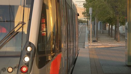 Imagen archivo del tranvía de Zaragoza en circulación.