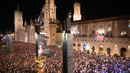 Foto de archivo de la plaza del Pilar durante el pregón de las fiestas de 2025.