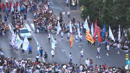 El pasacalles estará inspirado en las ceremonias olímpicas con un espectáculo que combina música, deporte, circo y humor.