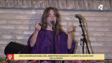 Así ha sido el momento en el que Mar Giménez ha interpretado la canción que compuso en honor a Zaragoza.