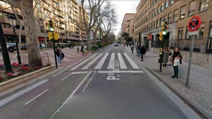 El accidente ha ocurrido en el paseo de Sagasta, a la altura de la sede de la Confederación Hidrográfica del Ebro.