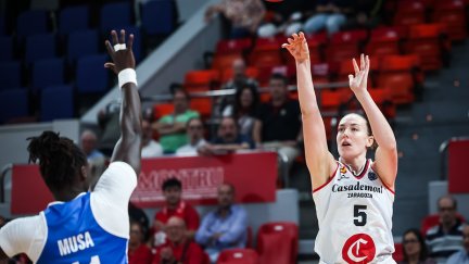 Hempe lanzando a canasta en el choque de Euroliga del pasado miércoles