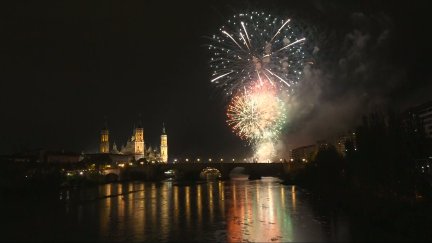 Los fuegos artificiales han sido, de nuevo, un final espectacular para las Fiestas del Pilar. / Aragón TV