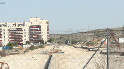 Imagen de archivo de una parcela de pisos en construcción en Zaragoza. EUROPA PRESS15/4/2026