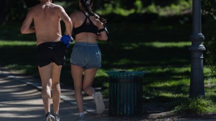 Corriendo por el parque.