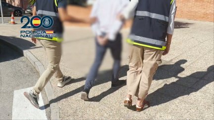 Momento de la detención del profesor por parte de la Policía Nacional.