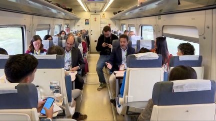 Siete emprendedores aragoneses han viajado este jueves en este tren histórico para dar a conocer sus proyectos y explorar nuevas oportunidades.