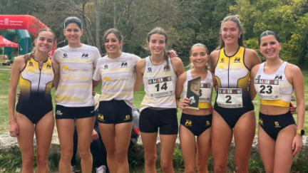 Eva Rico, a la derecha de la foto, junto a sus compañeras del Grupoempleo Pamplona