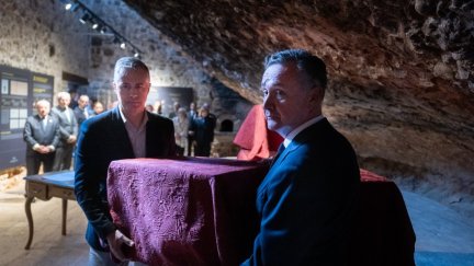 Los restos de los primeros reyes aragoneses regresan al Monasterio de San Juan de la Peña tras el incendio en verano