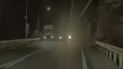 El adelantamiento peligroso de un camión registrado en la carretera N-230 en Montanuy (Huesca).