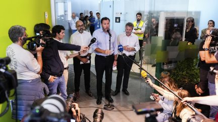 MADRID, 28/10/2026.- El ministro de Transportes, Óscar Puente (2d), comparece ante los medios de comunicación.