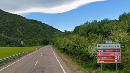 Carretera A-176 a la altura de Ansó (Huesca).