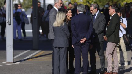 Los reyes a su llegada al Hospital Universitario de Toledo este jueves para visitar a los heridos en el accidente ferroviario de Urda (Toledo)