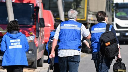 Médicos forenses llegan al Instituto de Medicina Legal de Toledo