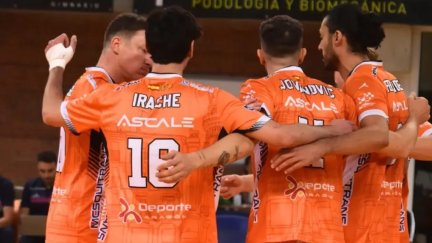 Los jugadores del Pamesa Teruel Voleibol en el choque ante Melilla