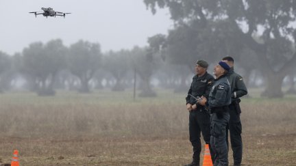 La Guardia Civil ha reanudado este sábado los trabajos en la zona cero del accidente ferroviario de Urda. Jesús Monroy