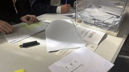 Imagen de archivo de una mesa electoral en Aragón.