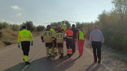 Efectivos de bomberos de la DPT, el 061 y Guardia Civil se han desplazado al lugar.