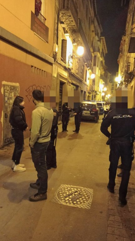 Policía Nacional desmantelando una fiesta ilegal