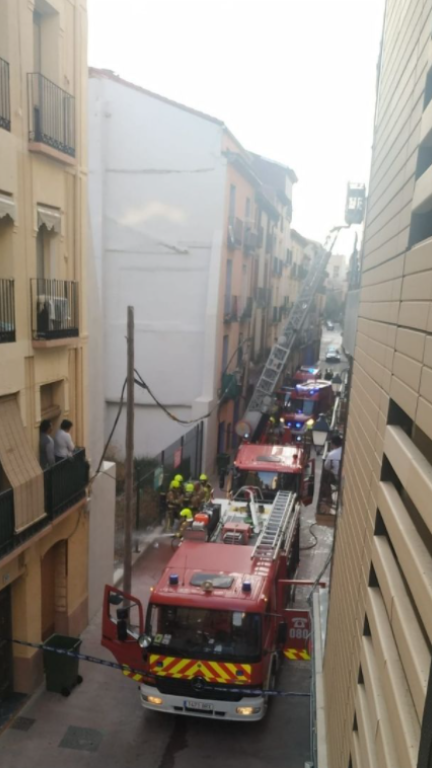 Los bomberos han evacuado a varias personas por los balcones. (Imagen: Plataforma Afectados Gancho).