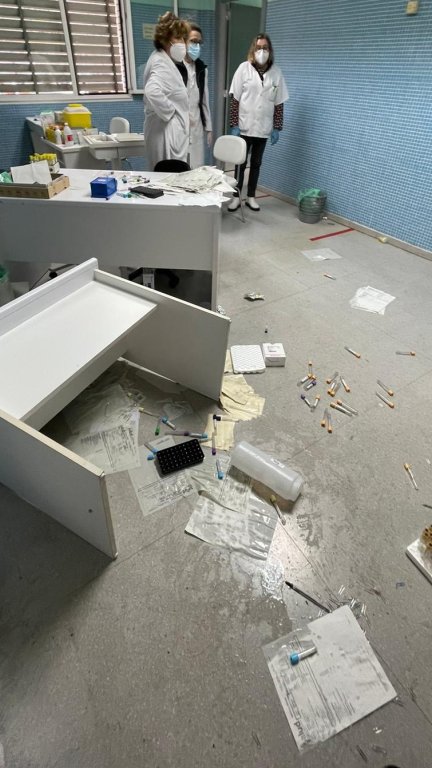 Imagen del centro de salud de Univérsitas, tras la agresión sufrida el pasado viernes. / Aragón Noticias